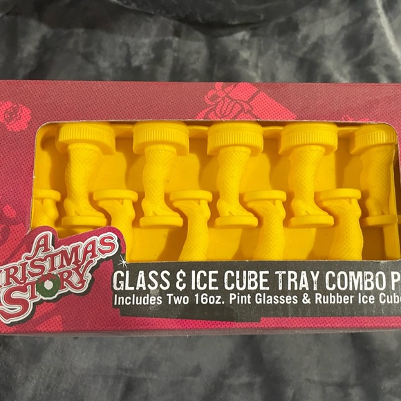 A Christmas Story Glass and Lamp Ice Cube Tray Combo Pack Collectible Brand New - Picture 2 of 3
